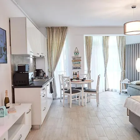 Azur Studio 116 N Pool