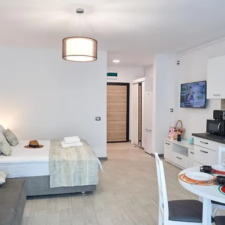 Azur Studio 116 N Pool